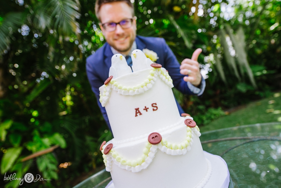 The cake and the groom